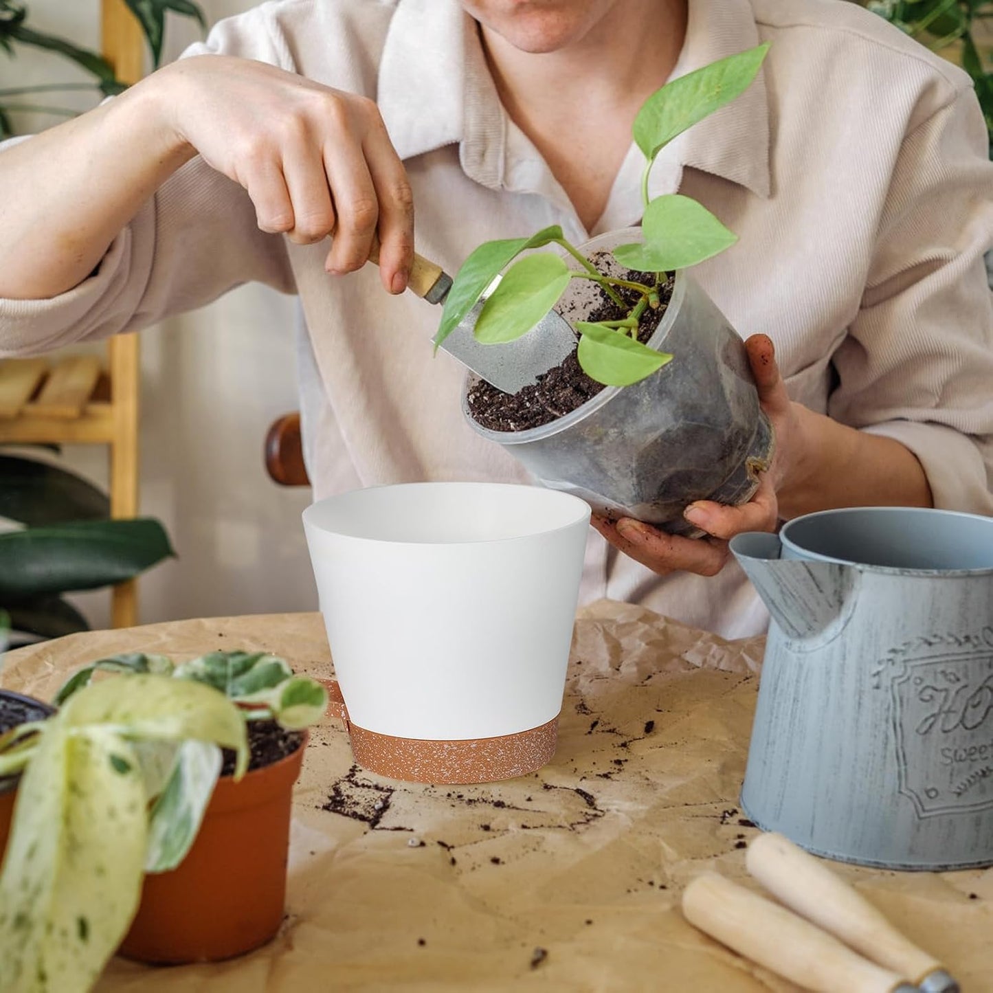 Plant Pots Outdoor 8/7.5/7/6.5/6/5.5/5Inch 7Pack, Planting Pots for All House Plants White Plastic Planters Outdoor Flower Pots Nursery Planting Pot with Drainage Hole and Deep Reservoir