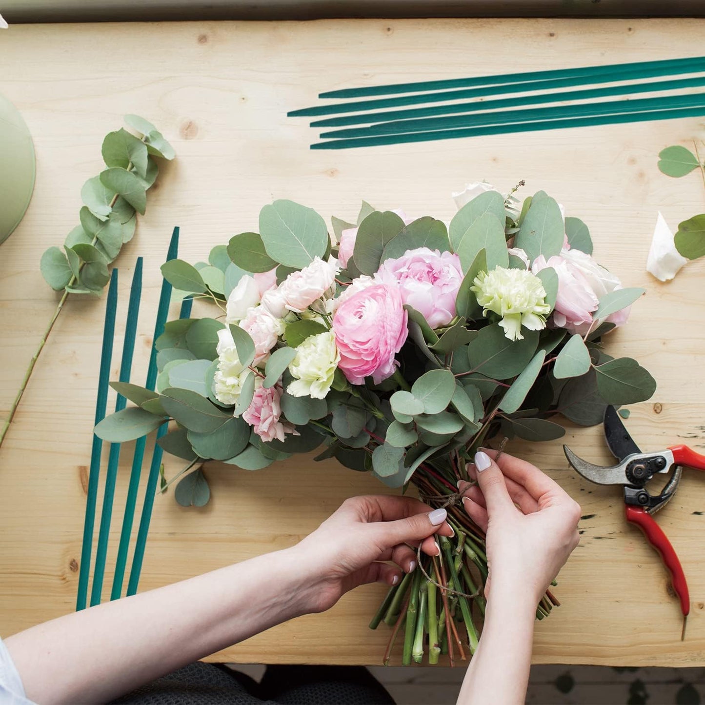 Green Bamboo Sticks Plant Stakes, Plant Support Sticks for Indoor Plants, GAGINANG Sturdy Bamboo Stakes, Floral Plant Support for Indoor and Outdoor Plants 25 Pack(18 Inches)