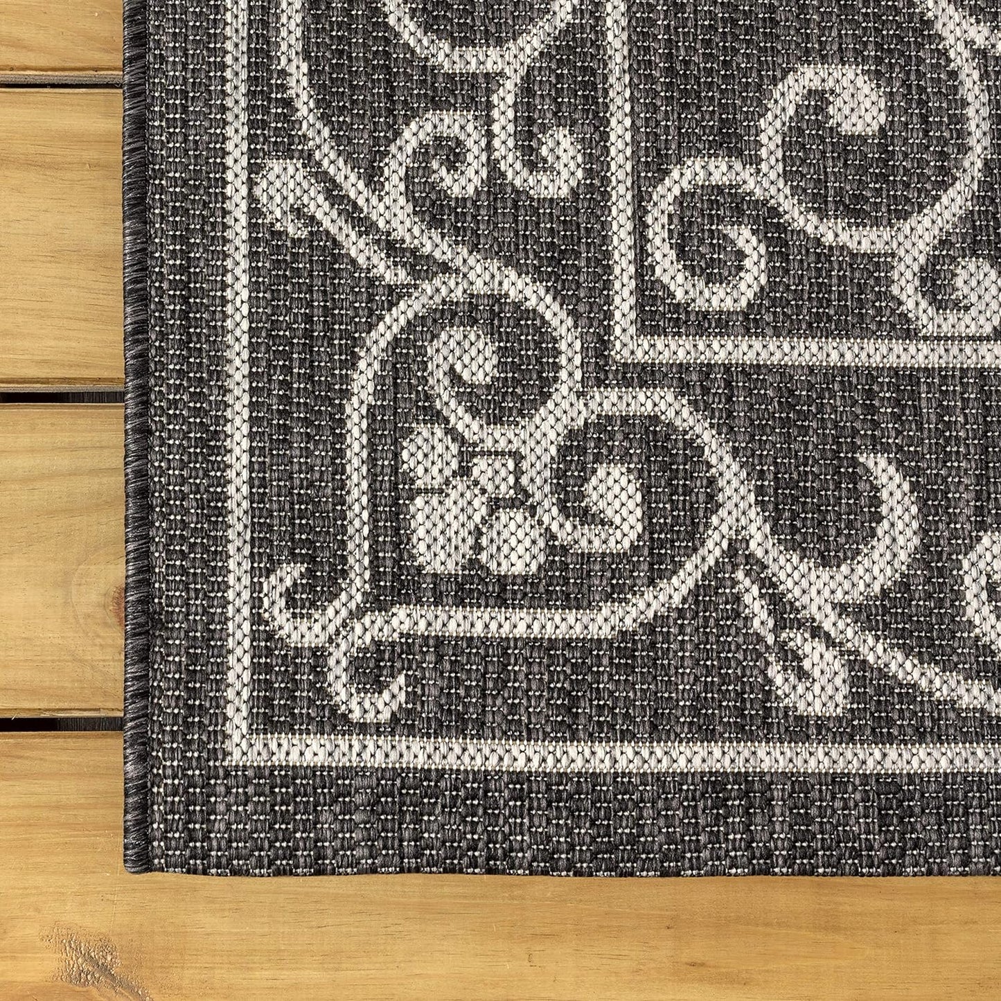 JONATHAN Y SMB106G-3R Charleston Vintage Filigree Textured Weave Black/Gray 3' Round Indoor/Outdoor Area Rug, Pet Friendly, Non-Shedding, Stain Resistant, Easy-Cleaning for Backyard, Patio, Porch