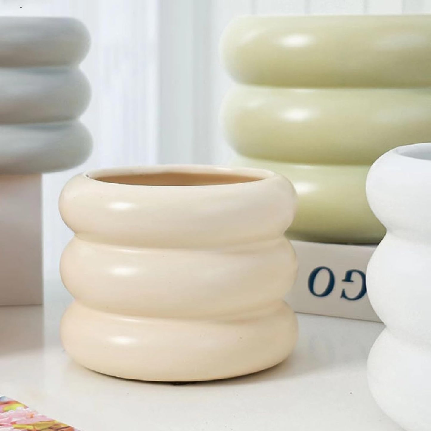 Ceramic Plant Pot Indoor, 6.5 Inch Flower Pot with Drainage Hole, Tiered Bubble Design Ceramic Planter for Home & Office Decor (Beige)