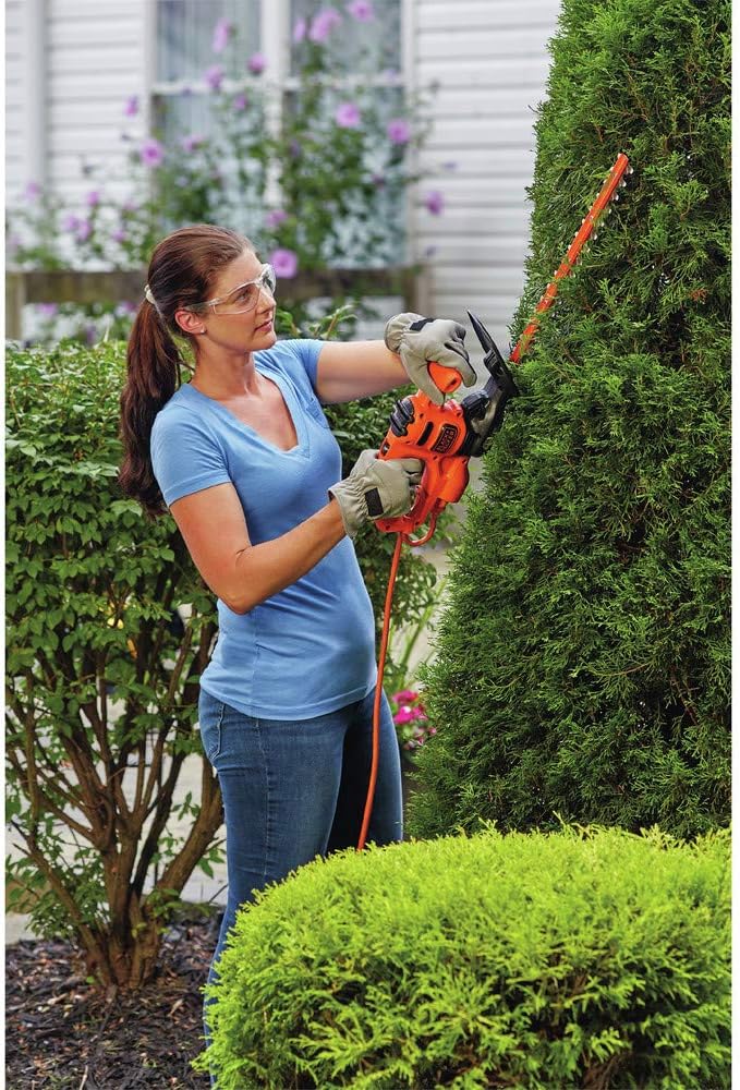 BLACK+DECKER Electric Hedge Trimmer, 16-Inch (BEHT100)