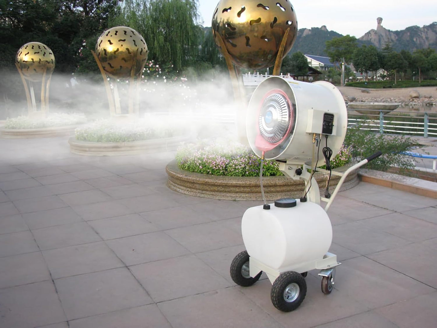 "Commercial Outdoor Mist Cooling Fan - Ideal for Stores, Carnivals, Stadiums, Yards - 55L Water Tank, 12-Hour Continuous Operation, Connects to Water Supply, Cools 1400 sq ft" (110V-550W-20inch)