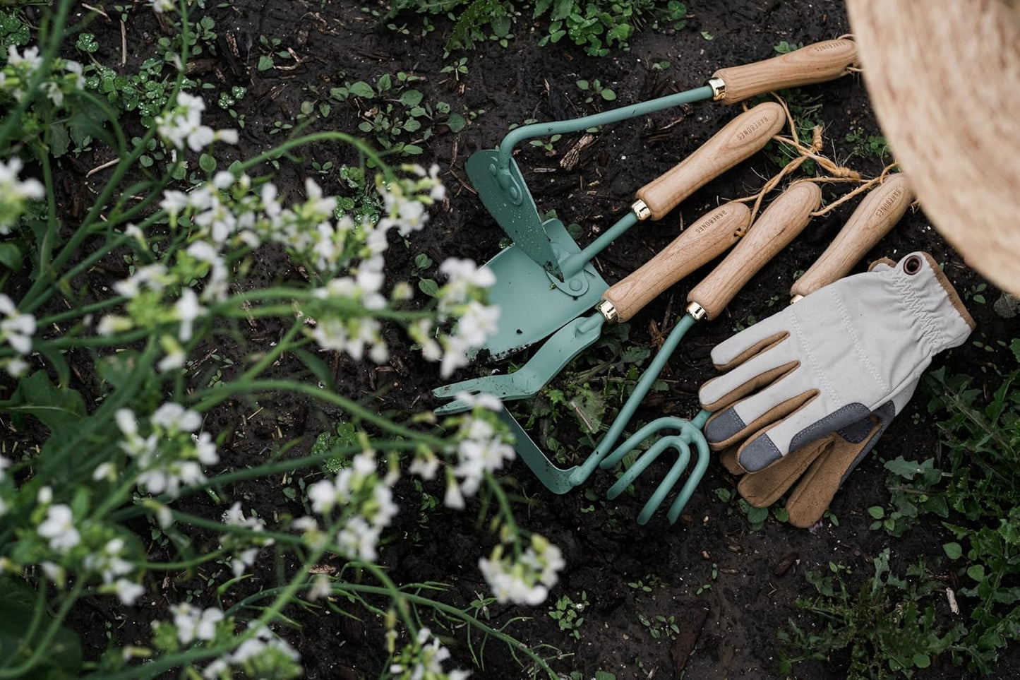 Barebones Dandelion Weeding Fork - Gardening Hand Tools - Japanese Hand Weeder, Weed Puller, and Weed Remover Tool (Ash/Mint)
