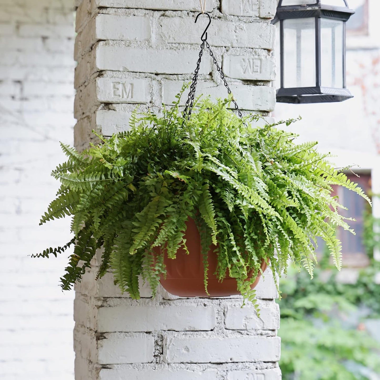 YIKUSH Hanging Planter for Indoor and Outdoor Plants 2 Pack 12 inch Flower Pot Plastic Plant Pot with Drainage Hole and Absorbing Tray（Terracotta）