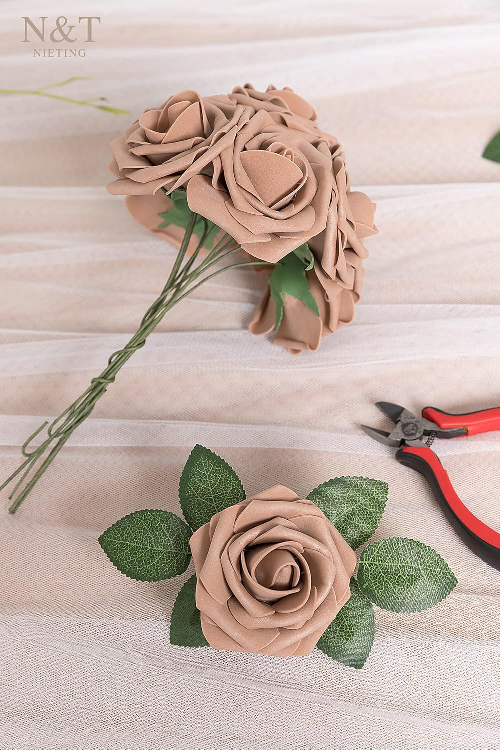 N&T NIETING Brown Roses Artificial Flowers, 25pcs Fake Flowers Bulk Perfect for DIY Fall Wedding Bridesmaid Bridal Bouquets Centerpieces Party Home Flower Arrangement Decoration Light Brown