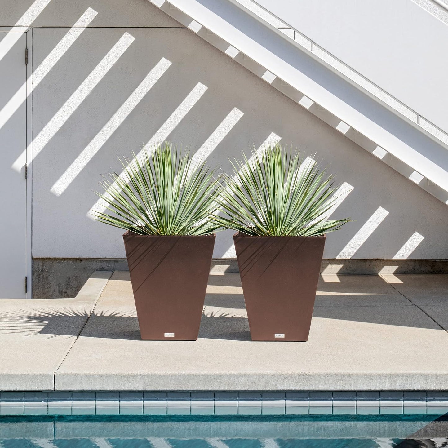 Veradek Pure Series Nobleton Plastic Planter - Large Pots for Indoor or Outdoor Porch/Patio | Durable All-Weather Use with Drainage Holes | Modern Planter Décor for Flowers, Shrubs, Trees