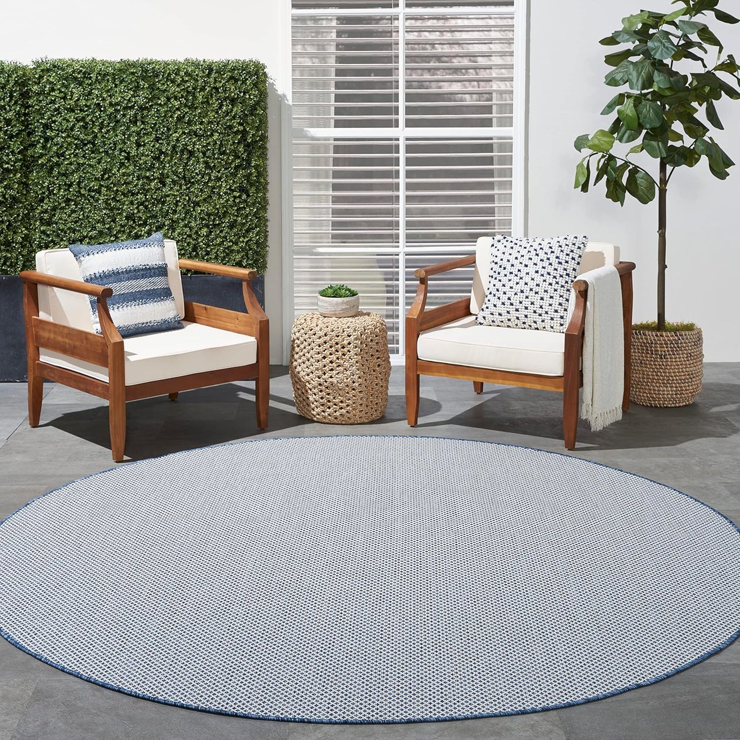 Nourison Home Courtyard 8' x Round Ivory Blue Fabric Modern Area Rug (8' Round)